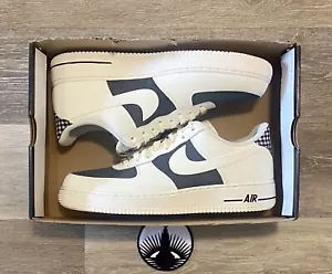 Nike Air Force 1 Low 'Designed Fresh' Sail Dark Smoke Grey FJ4021-133 Uomo 12 - Foto 1 di 12