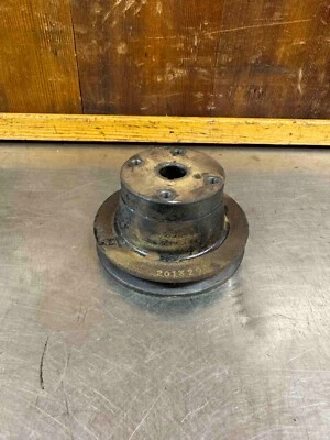 Triumph Spitfire MKII • Оригинальный шкив водяного насоса, #201329. Б/у.   T8207 - Изображение 1 из 4