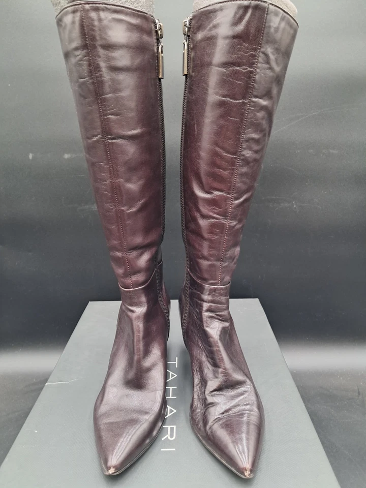 TAHARI Ta-Minna Mujer 6 Botas Hasta la Rodilla Cremallera Nuevo Espresso 2" Tacón Gatito Hermosas Foto 1 de 4