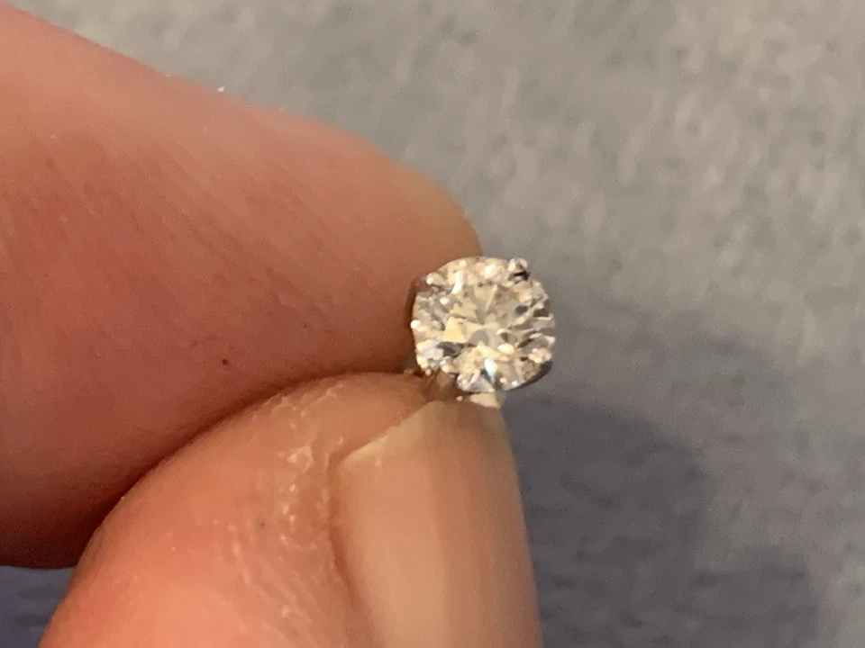 9ct White Gold Mens Single 0.40 Carat Diamond Earring - Image 1 of 4