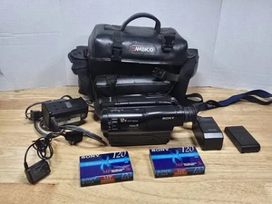 Sony CCD-TR72 Video Camera Recorder 8mm Handycam Bundle Complete Tested  - Picture 1 of 20