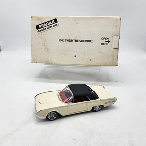Danbury Mint 1962 Ford Thunderbird Maßstab 1:24 Diecast mit Box schwer zu finden -LESEN- - Bild 1 von 20