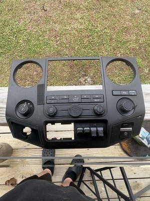 Camión Ford F350 2014 gasolina tablero central radio bisel panel de control climático Foto 1 de 2