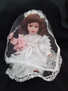 9" WEDDING BRIDE CERAMIC DOLL SITTING VAIL PINK BOUQUET FLOWERS VINTAGE ESTATE - Picture 1 of 22