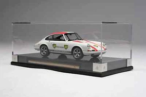 New Amalgam Porsche 911R BP World Record 1967 1:18 Model Car White M5915 KidBX - Bild 1 von 9