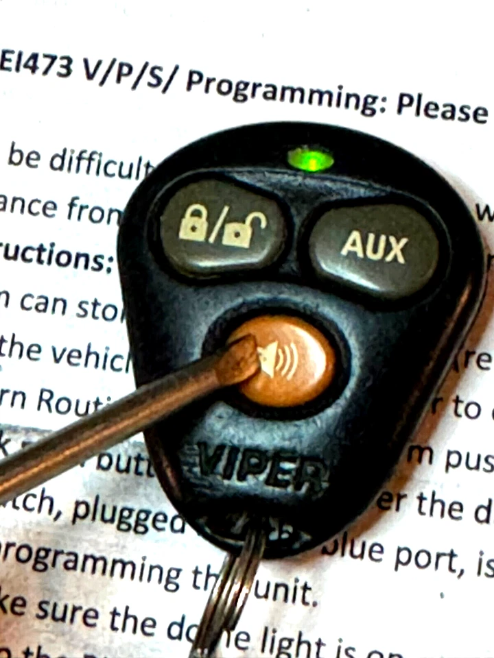 Original OEM VIPER KEYLESS SECURITY ALARM FOB EZSDEI474V CE0890 CAR STARTER 473V - Image 1 of 4