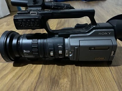 Sony DSR-PD170P PAL 3CCD Digital DVCAM & DV Recording Camcorder - Image 1 of 4