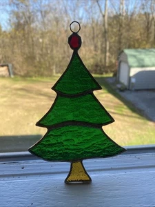 "Árbol de Navidad verde con adorno de atrapasol de vitral verde 5,5""x4""" - Imagen 1 de 6