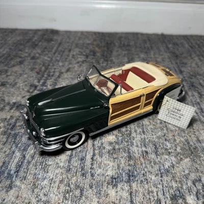 Franklin Mint Diecast 1:24 - 1948 Chrysler Town & Country - Green Woody - Image 1 of 4