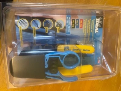 Ideal 33-622T Compression Connector Installation Kit w/ 10 RG-6/6Q F Connectors - Image 1 of 3