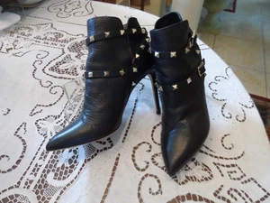Valentino Garvani Black Ruckstud Accent Calf Leather Ankle Boots Size 39.5B-9.5M - Picture 1 of 23