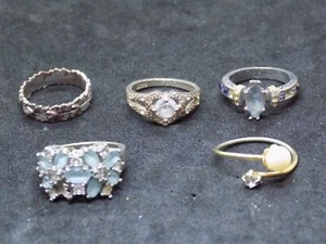 Colección Vintage de 5 anillos, 2 están marcados 925 para esterlina, 3 sin marcar (392) - Imagen 1 de 3