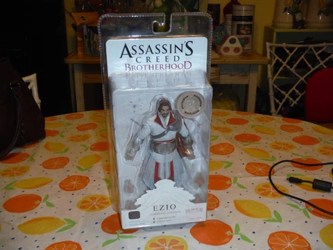 NECA Assassin's Creed Brotherhood EZIO Legendary Assassin White New NIB Cover