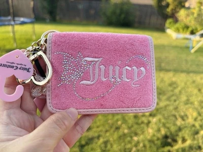 NUEVO CON ETIQUETAS Juicy Couture Wing It Estuche para Tarjetas Llavero Cartera - ¡Bonito Rosa! - Mariposa Foto 1 de 4