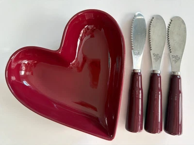 Pampered Chef Spreaders Stainless Serrated Blades Red Ceramic Handles Heart Dish - Image 1 of 2