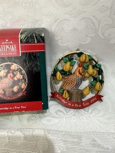 1991 Hallmark Keepsake "Partridge in a Pear Tree" adorno 12 días de colección - Imagen 1 de 4