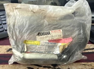 YAMAHA YX600 LEFT DRIVER FOOT REST PEG & MOUNT 1UJ-27410-00-R4 YX 600 RADIAN  - Picture 1 of 1