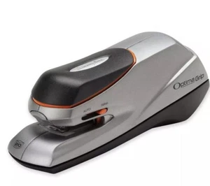 Swingline 48207 Cucitrice Elettrica Capacità 20 Fogli Optima Grip - BK/SL Nuova - Foto 1 di 12