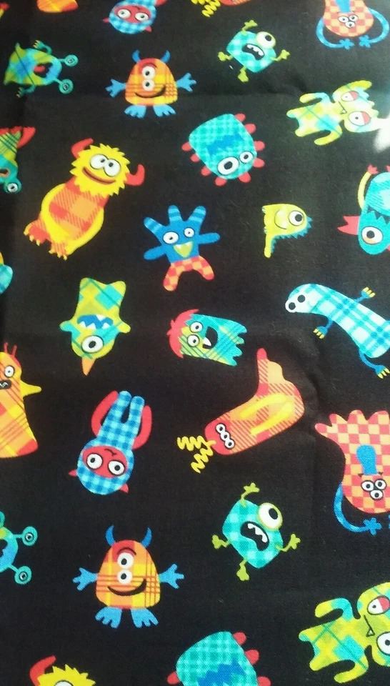 Fronha Monsters All Over tamanho padrão - Imagem 1 de 1