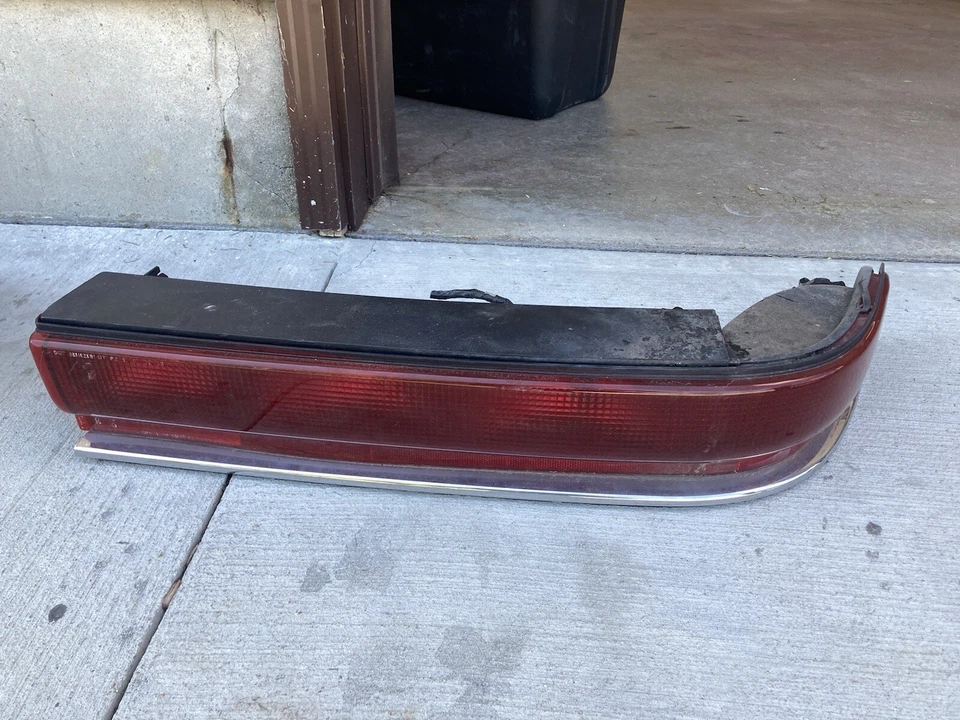 Lanterna traseira direita do passageiro Buick Roadmaster 1991-1996 - Imagem 1 de 1