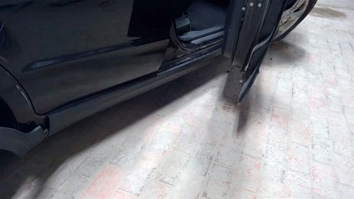 11 Suzuki SX4 2011 panel basculante moldeado negro textura pasajero derecho 108388 Foto 1 de 4