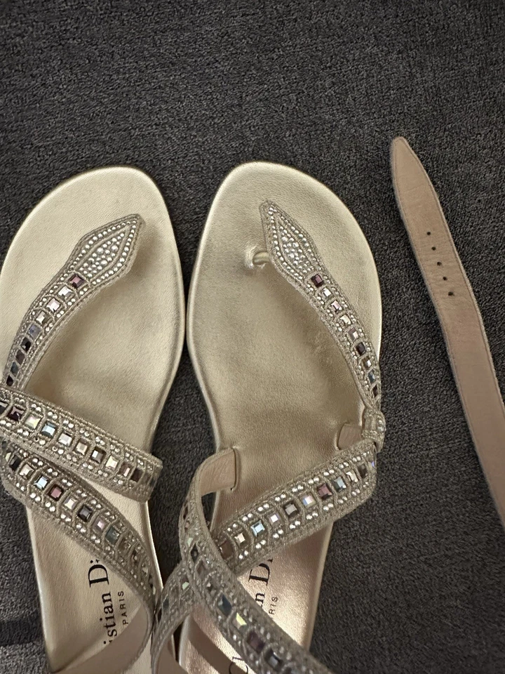 Sandalias Christian Dior en excelente estado, doradas, cómodas, Foto 1 de 4