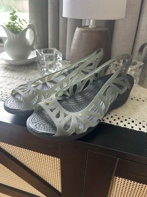 Crocs Adrina III Jelly Low Wedge Shoes Women’s 8 Slip-On Cut Out Gray Black - Image 1 of 4