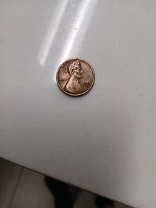 coins 1982 small date copper penny D under date - Picture 1 of 3
