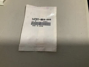 ¡Nuevo! Válvula Honda OEM, Cotter 14781-MB4-000 ver descripción para montaje de modelo - Imagen 1 de 2