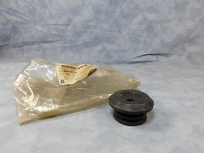 96456715 NEW OEM GM REAR SUSPENSION BUSHING CHEVROLET AVEO  Foto 1 de 2