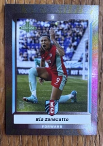💥 Bia Zaneratto 2025 - Kansas City Current #177 Parkside NWSL - Foil /100 SP - Bild 1 von 2
