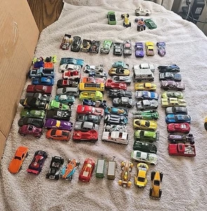 Lot of 85 Hot Wheels Please Look At Pictures For Details Well Played With - Foto 1 di 24