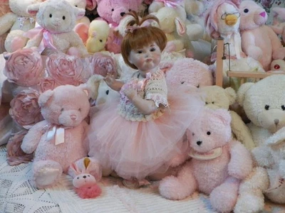 Винтажная полностью фарфоровая 18-дюймовая художественная кукла с пухлым лицом на шее, руками и ногами 1980-е - Изображение 1 из 4