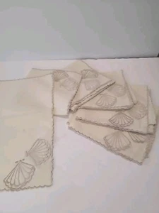 VINTAGE LOT Of 6 LINEN EMBROIDERED SCALLOPED EDGE DINNER NAPKINS Seashells Cream - Picture 1 of 8