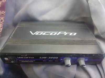 VocoPro UHF Dual Channel Wireless Microphone System Model UHF-3200. - Image 1 of 2