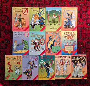 Lot of 13 L. Frank Baum Wizard of Oz paperback books - Bild 1 von 2
