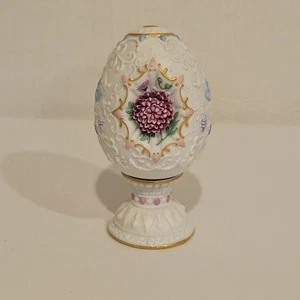 Lenox 1993 The Chrysanthemum Blossom Collector Egg con soporte - Imagen 1 de 5