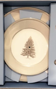 Wedgwood Winter White Cake Stand Two-Tier Cake Plate Christmas Boxed # 40032867 - Picture 1 of 4