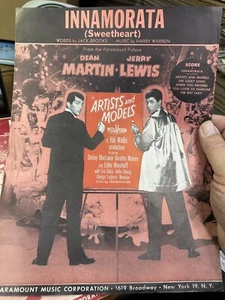 Martin & Lewis 1955 ARTISTAS Y MODELOS paquete de 2 variantes: ENAMORADA - Imagen 1 de 2