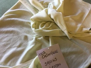 100% cashmere wool fabric remnant ..135 x 64 cm in palest lemon - Picture 1 of 3