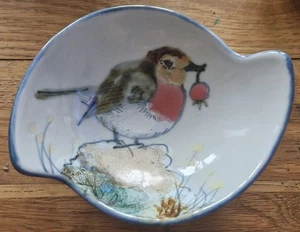 HIGHLAND STONEWARE Scozia Robin ciotola/piatto dipinto a mano 16 cm di larghezza ottime condizioni - Foto 1 di 6