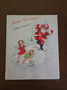ADORABLE Tarjeta de Felicitación NAVIDAD Vintage SANTA Bola de Nieve Lucha con Ángeles - Imagen 1 de 3