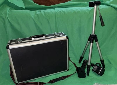 tripod with hard silver case sold as seen  - Image 1 of 4