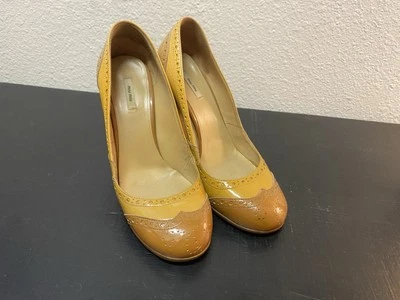 VINTAGE Miu Miu 2-Toned Spectator Round Toe Pumps (Size 36) Made In Italy - Image 1 of 4