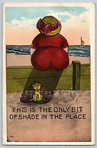 Cartolina fumetto ~ gattino nell'ombra del grande dietro di una signora ~ umorismo - Foto 1 di 2
