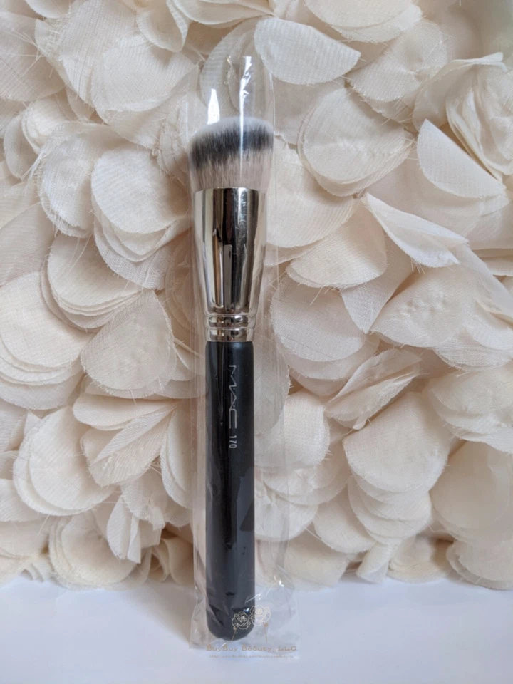 MAC 170 Synthetic Rounded Slant Foundation Brush New in Sleeve - Image 1 of 1