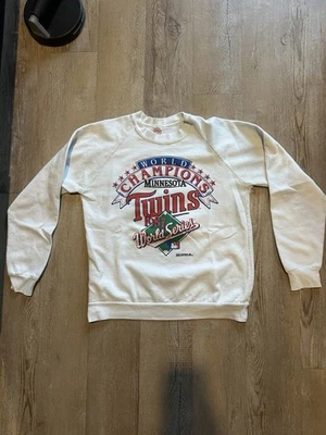 Vintage Minnesota Twins World Series 1987 White Crewneck Sweatshirt Size ~Medium - Image 1 of 4