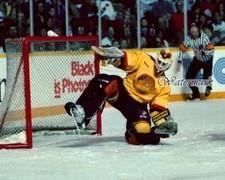 NHL 1989 Vancouver Canucks Goalie Kirk McLean Leg Save Color 8 X 10 Photo Pic