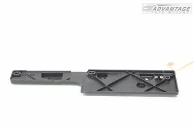 2011-2018 AUDI A8L QUATTRO REAR RIGHT SIDE DOOR SILL SCUFF PLATE BRACKET OEM - Imagem 1 de 4