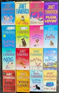 JANET EVANOVICH 16 Book Lot Paperback Fiction Assorted Novels Mix Free Shipping - Picture 1 of 5